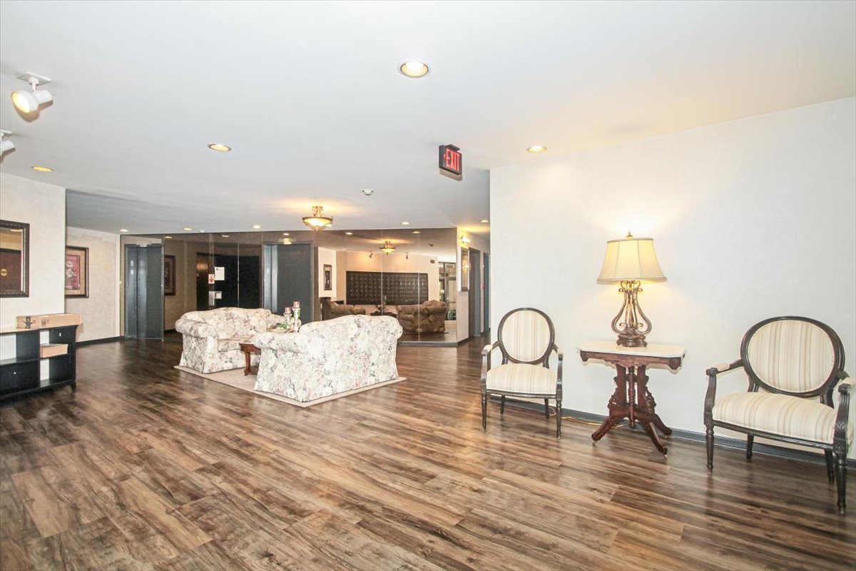 950 East Wilmette Road, Unit 117 Palatine, IL 60074 - Photo 19 of 20 Gallery Image 19