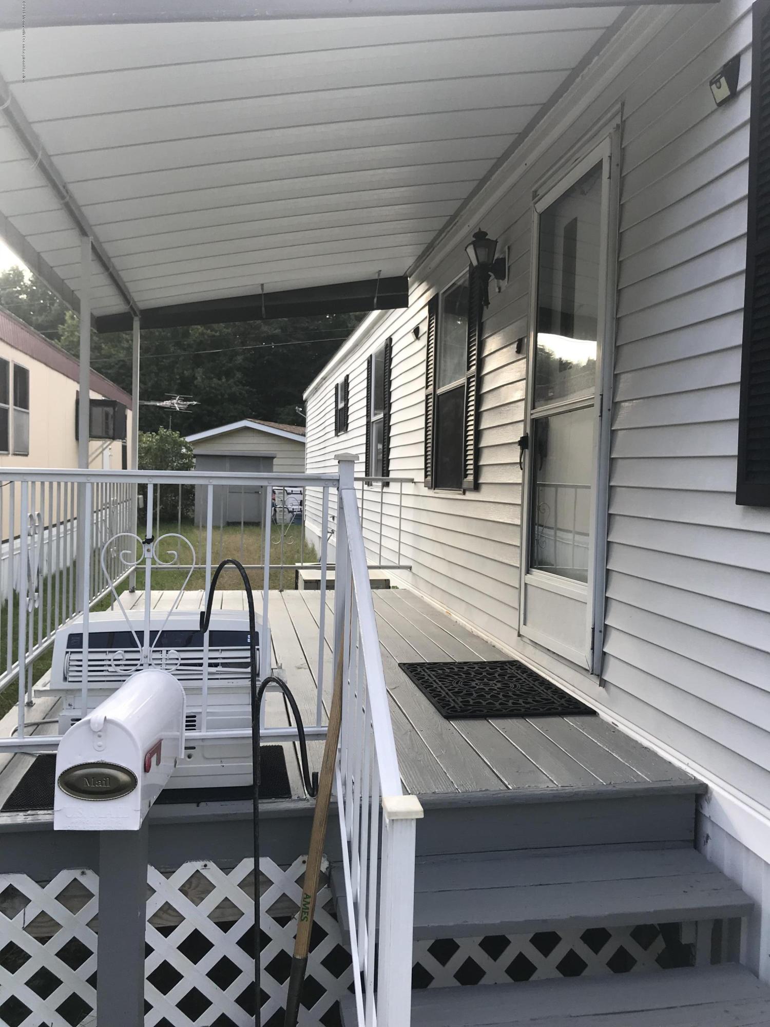 17 Shorehaven Road Hazlet, NJ 07730 - Photo 3 of 13 7CE0A8D8-A5B5-485F-ADF3-1C20202F2A3D