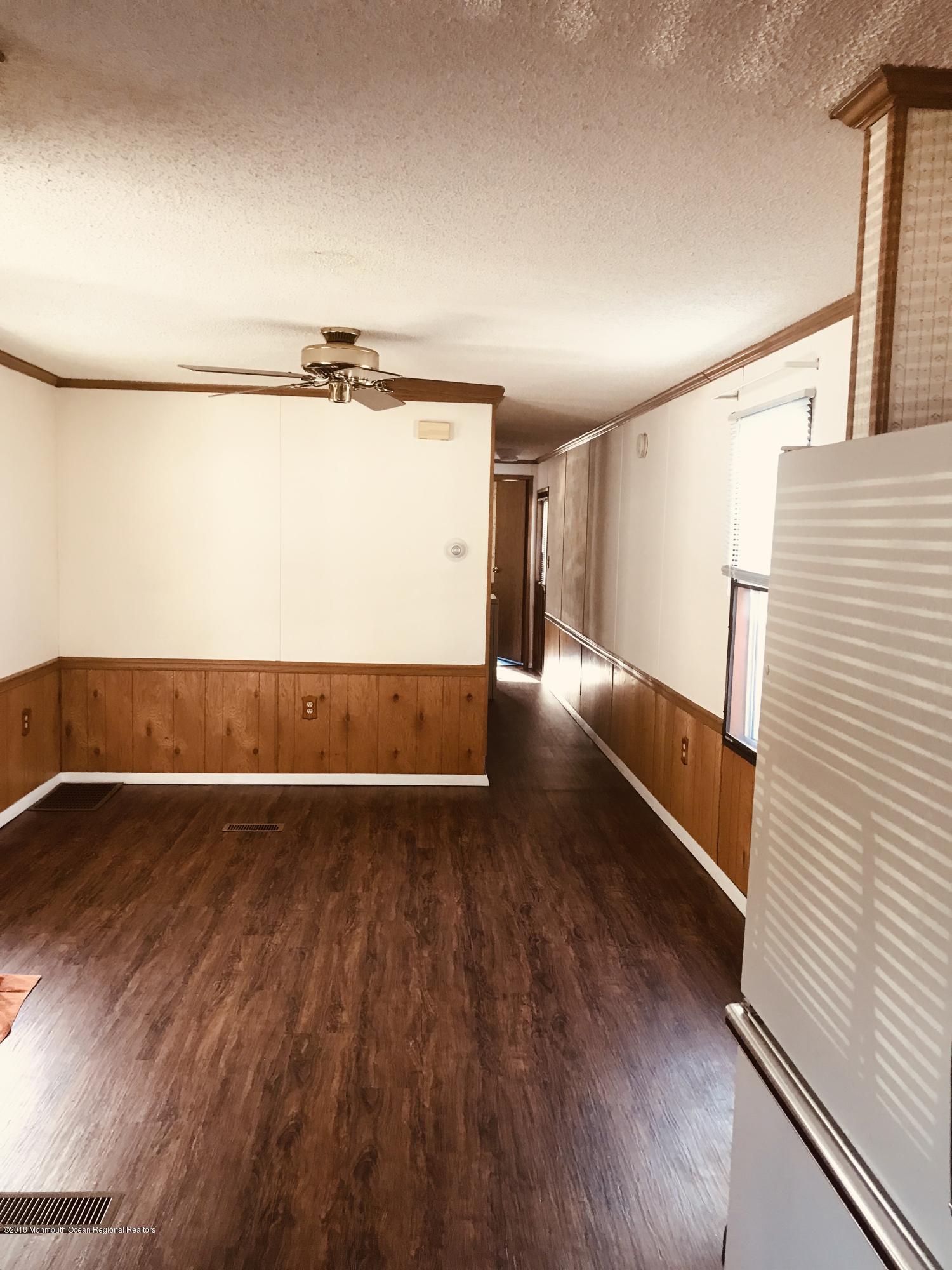 17 Shorehaven Road Hazlet, NJ 07730 - Photo 4 of 13 862CE2D2-2C72-4DC2-A271-3AF88B2AF00A
