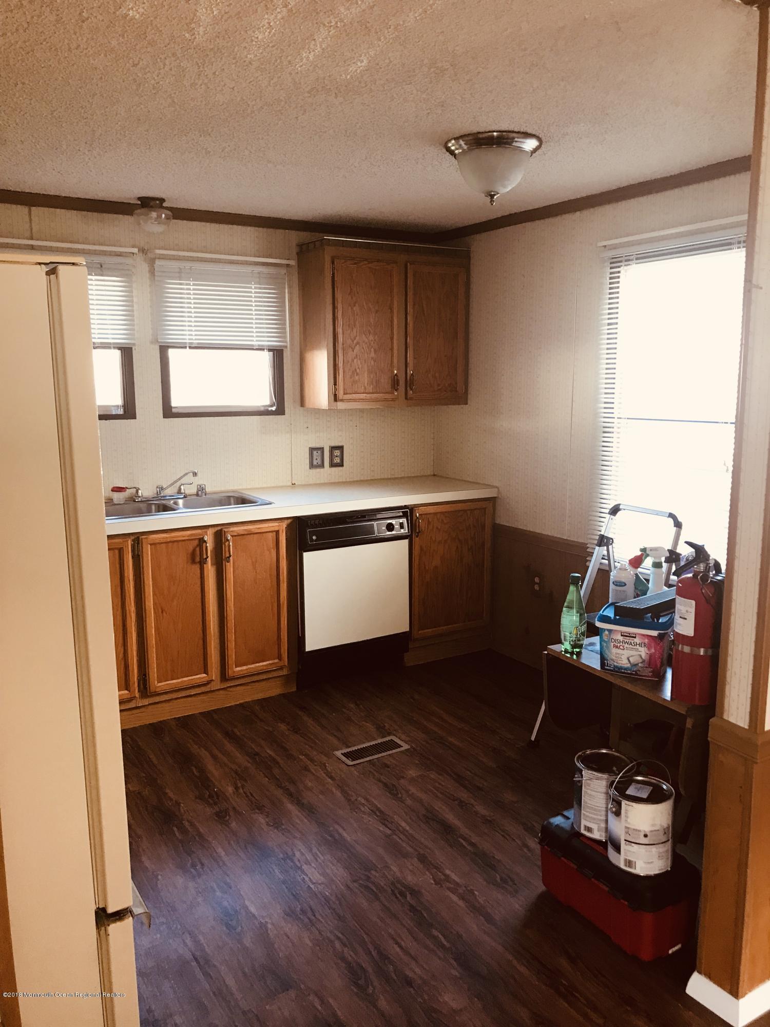 17 Shorehaven Road Hazlet, NJ 07730 - Photo 6 of 13 E58EB519-AB27-4311-A1BA-9752097E7FB3