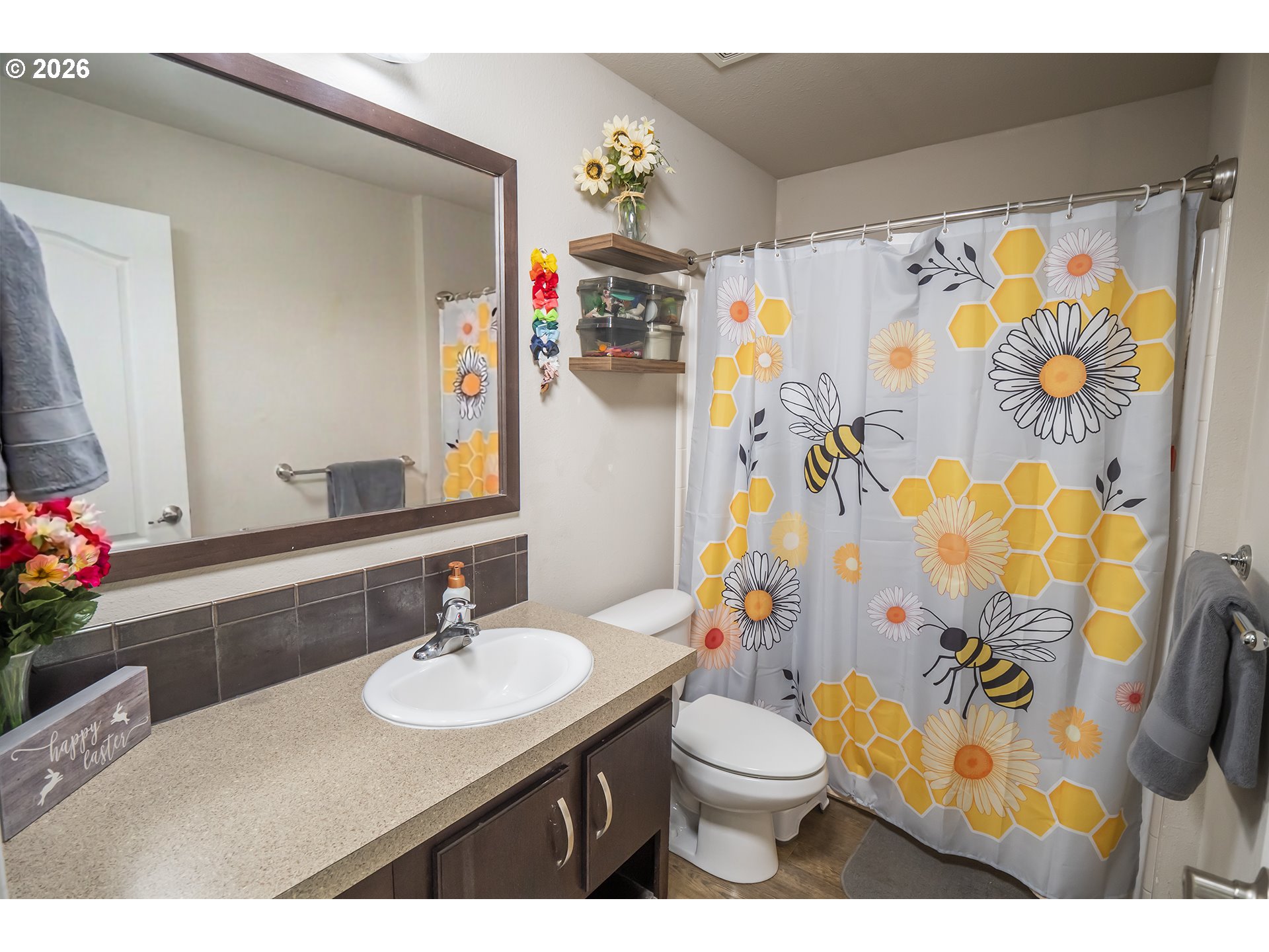 628 Stanley Lane Harrisburg, OR 97446 - Photo 22 of 32 a bathroom with a sink toilet and shower