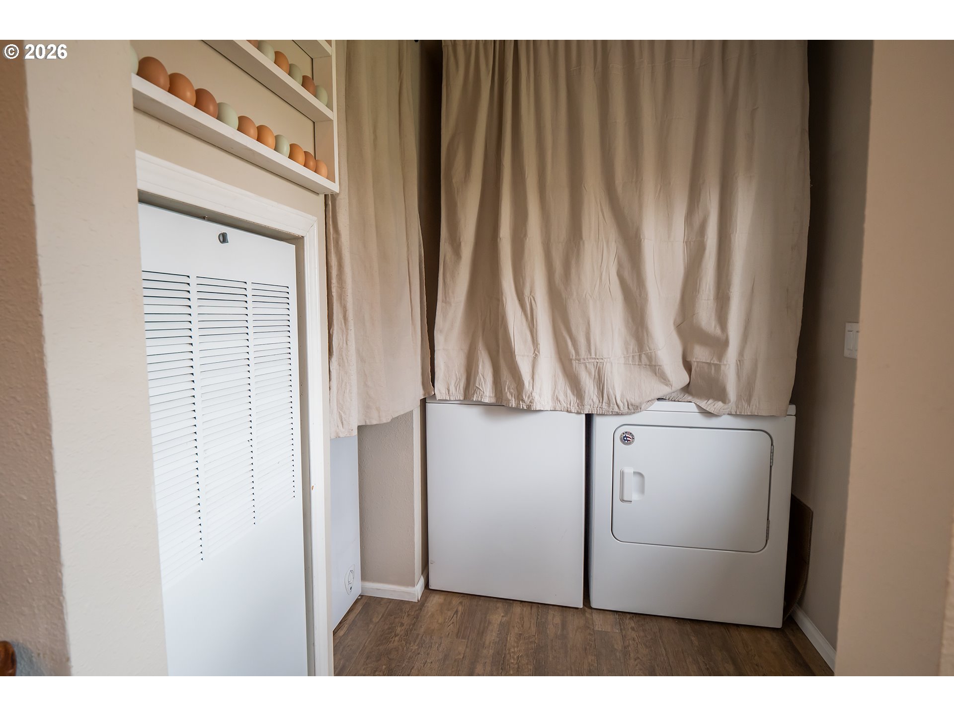 628 Stanley Lane Harrisburg, OR 97446 - Photo 23 of 32 a view of kitchen