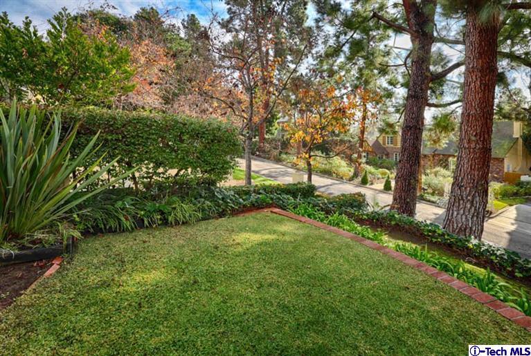 1011 Hillside Terrace Pasadena, CA 91105 - Photo 4 of 32 a view of a yard with plants and trees