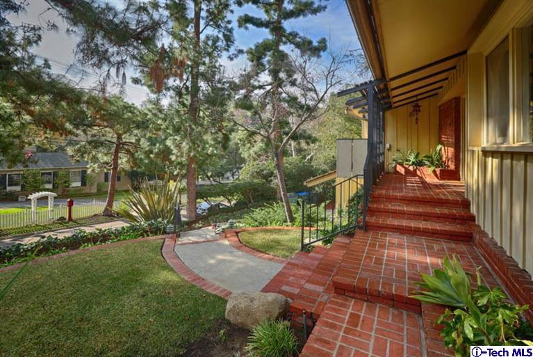 1011 Hillside Terrace Pasadena, CA 91105 - Photo 5 of 32 a view of a backyard with pathway