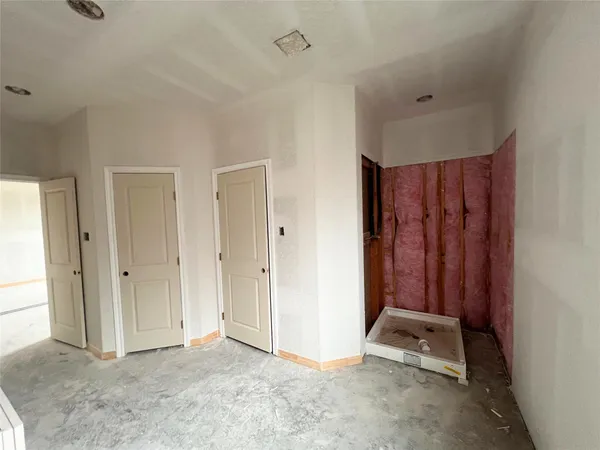 an empty room with closet and a window