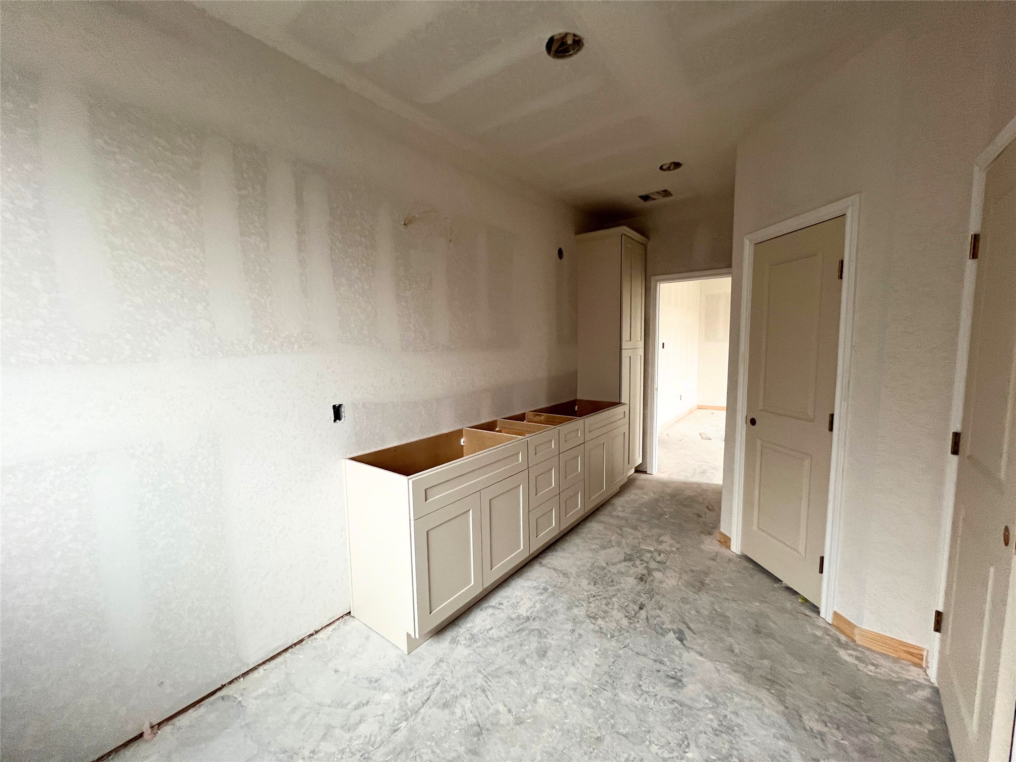 15822 Sugar Maple Lane Santa Fe, TX 77517 - Photo 7 of 8 a kitchen with granite countertop a stove and a refrigerator