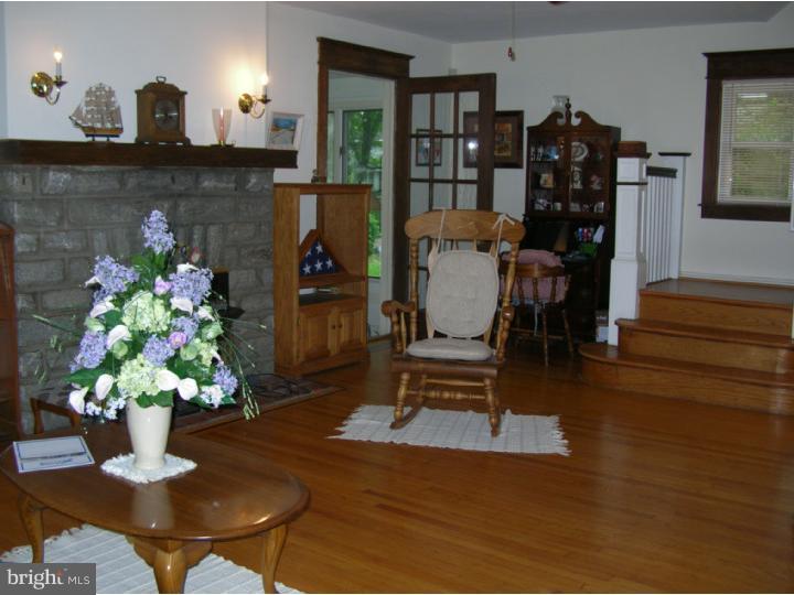 17 South Hillcrest Road Springfield, PA 19064 - Photo 3 of 8 Living Room