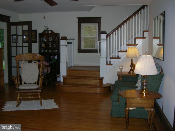 17 South Hillcrest Road Springfield, PA 19064 - Photo 4 of 8 Living Room