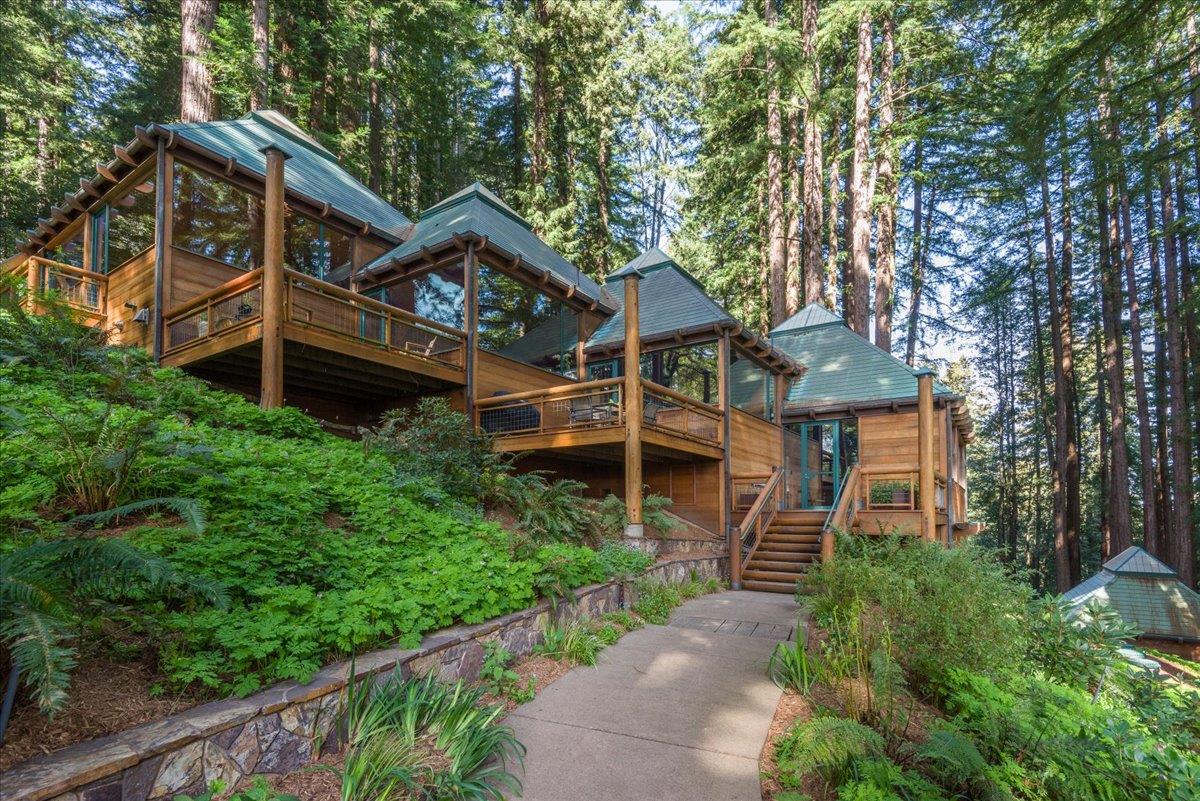 9 Summit Road Woodside, CA 94062 - Photo 32 of 38 a backyard of a house with lots of green space