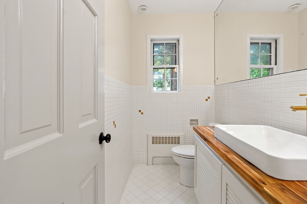 316 Russett Road Chestnut Hill, MA 02467 - Photo 10 of 38
