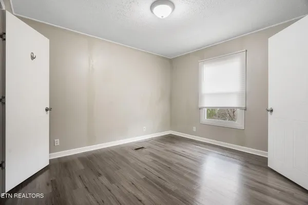 $475,000 | 150 East Raccoon Valley Drive, Heiskell, TN 37754