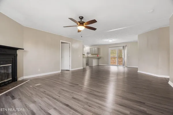 $475,000 | 150 East Raccoon Valley Drive, Heiskell, TN 37754