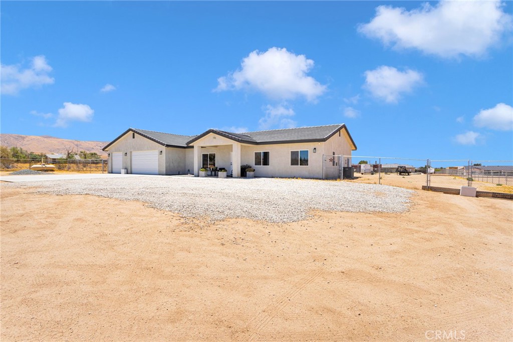 10770 Chipmunk Road Apple Valley, CA 92308 - Photo 2 of 35