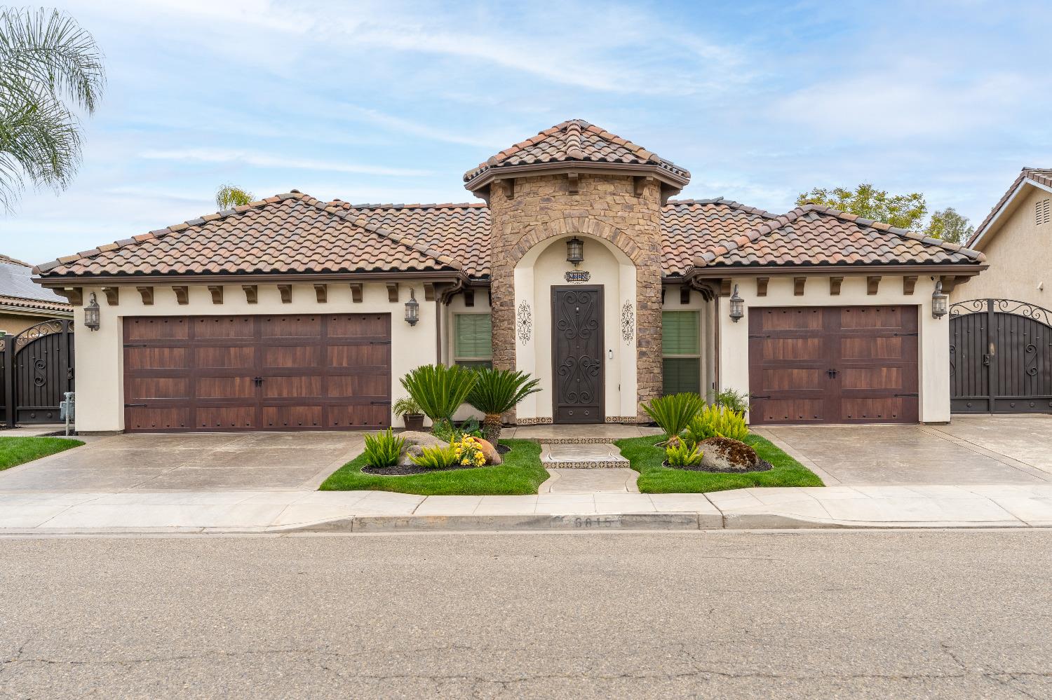 6815 West Wrenwood Lane, Fresno, CA 93723 Compass