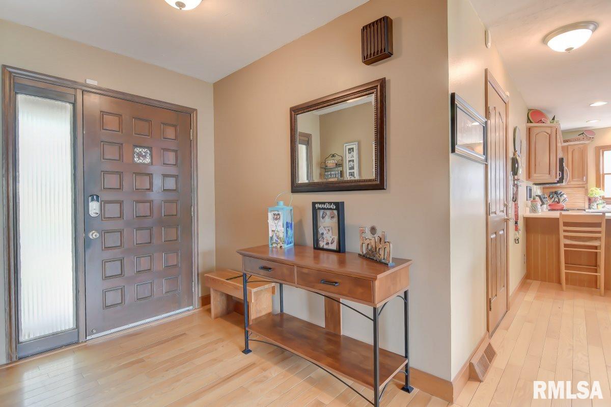2608 Delaware Drive Springfield, IL 62702 - Photo 2 of 30