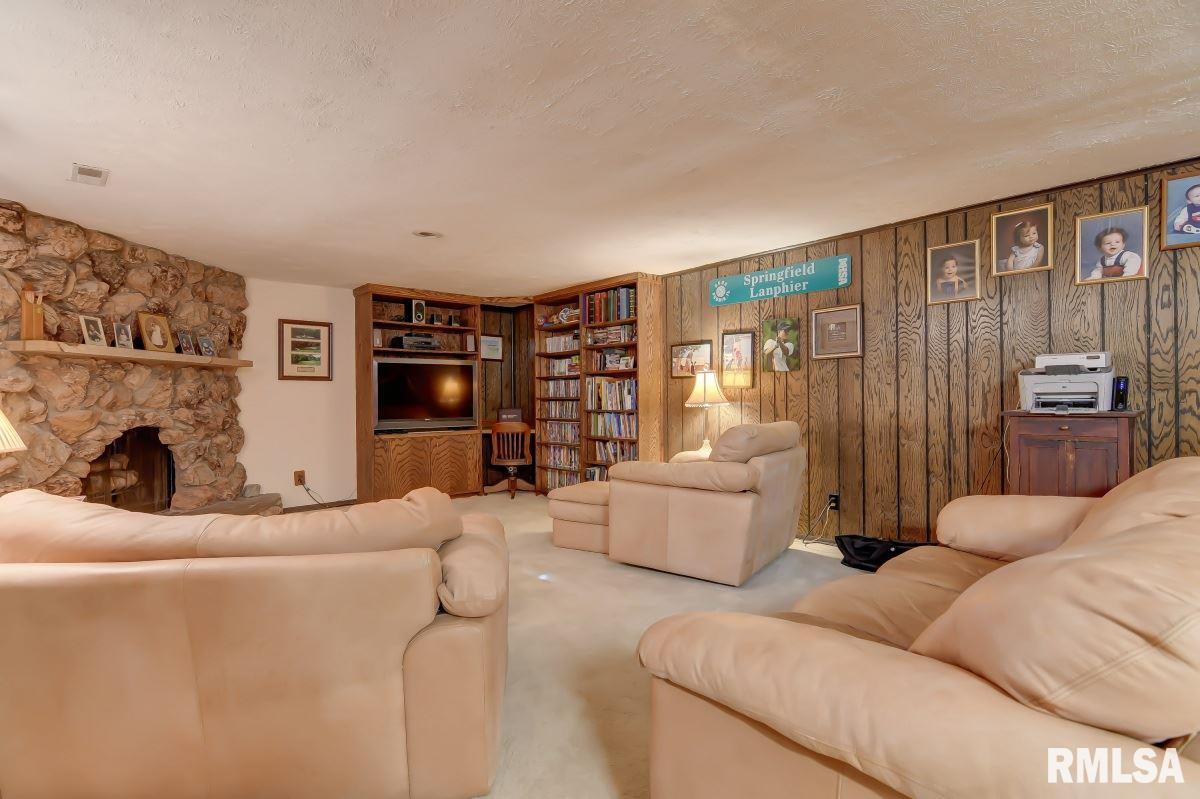 2608 Delaware Drive Springfield, IL 62702 - Photo 22 of 30