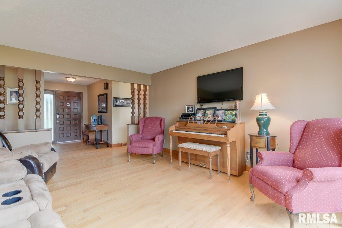 2608 Delaware Drive Springfield, IL 62702 - Photo 5 of 30