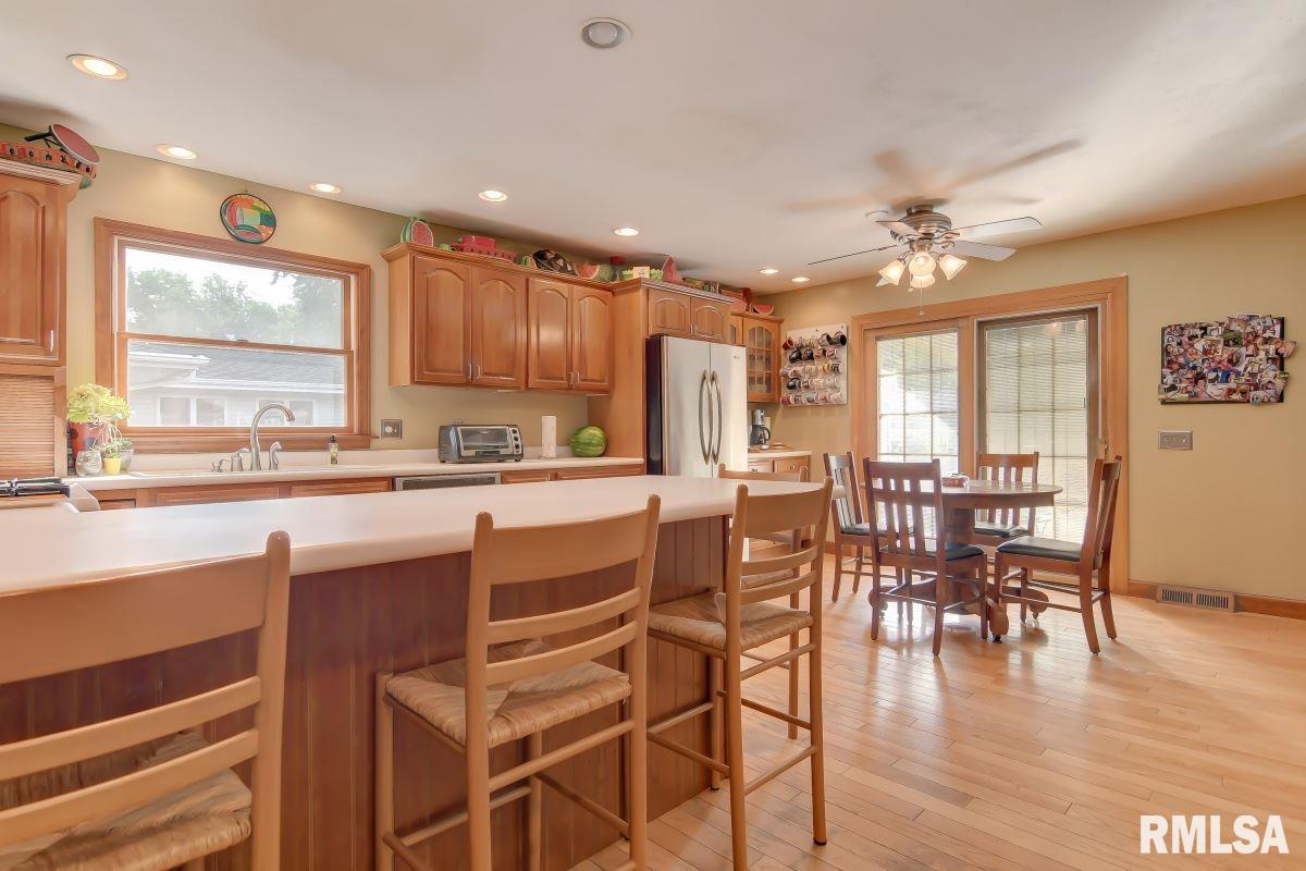 2608 Delaware Drive Springfield, IL 62702 - Photo 6 of 30