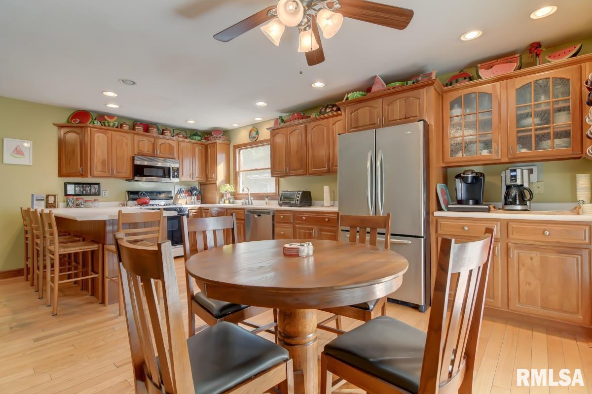 2608 Delaware Drive Springfield, IL 62702 - Photo 8 of 30