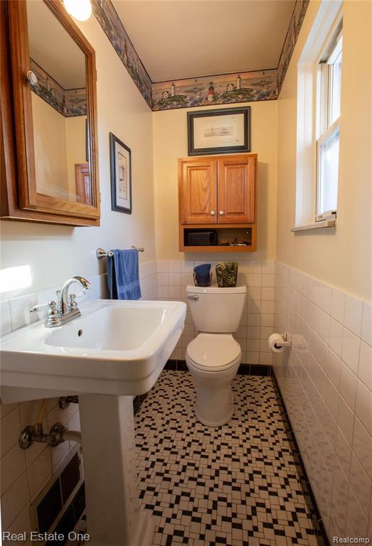 27326 Jean Road Warren, MI 48093 - Photo 15 of 21