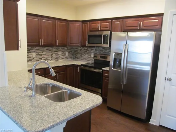 $1,395 | 2606 Pennoak Lane, Unit F, Greensboro, NC 27407