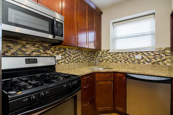 $1,600 | 6501 North Claremont Avenue, Unit 2, Chicago, IL 60645