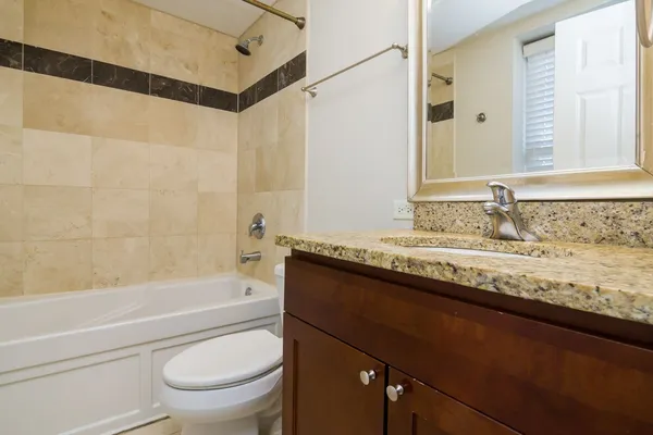 $1,600 | 6501 North Claremont Avenue, Unit 2, Chicago, IL 60645