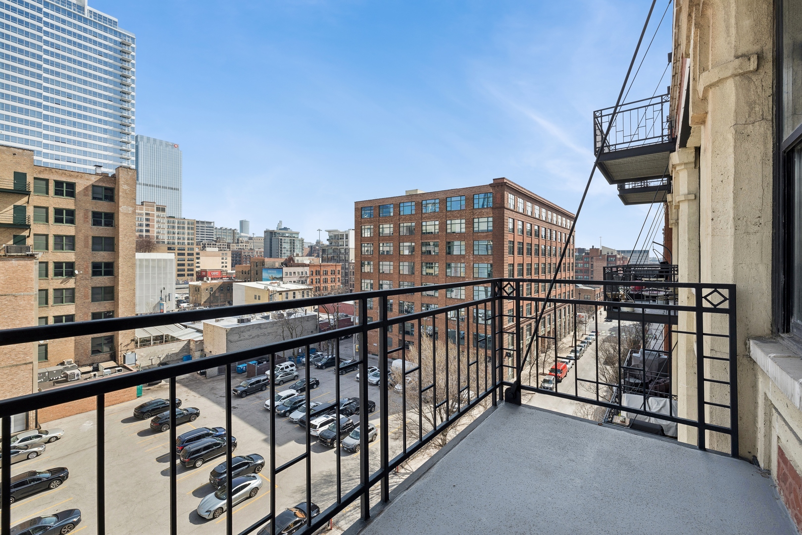 843 West Adams Street, Unit 606 Chicago, IL 60607 - Photo 7 of 12 a view of city from balcony