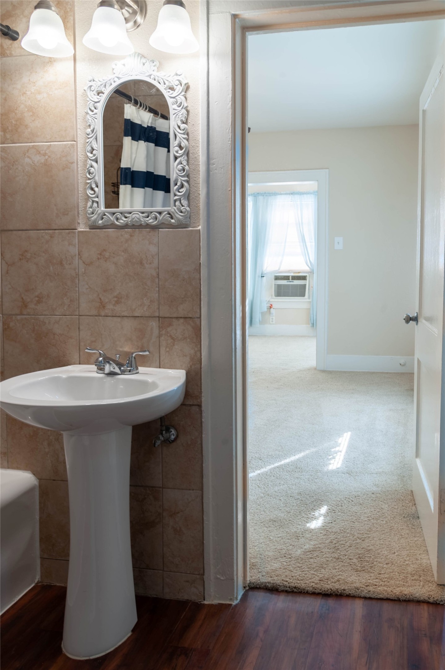 405 West Clay Street, Unit 1 Houston, TX 77019 - Photo 14 of 34 A view from the bathroom looking into the bedroom.