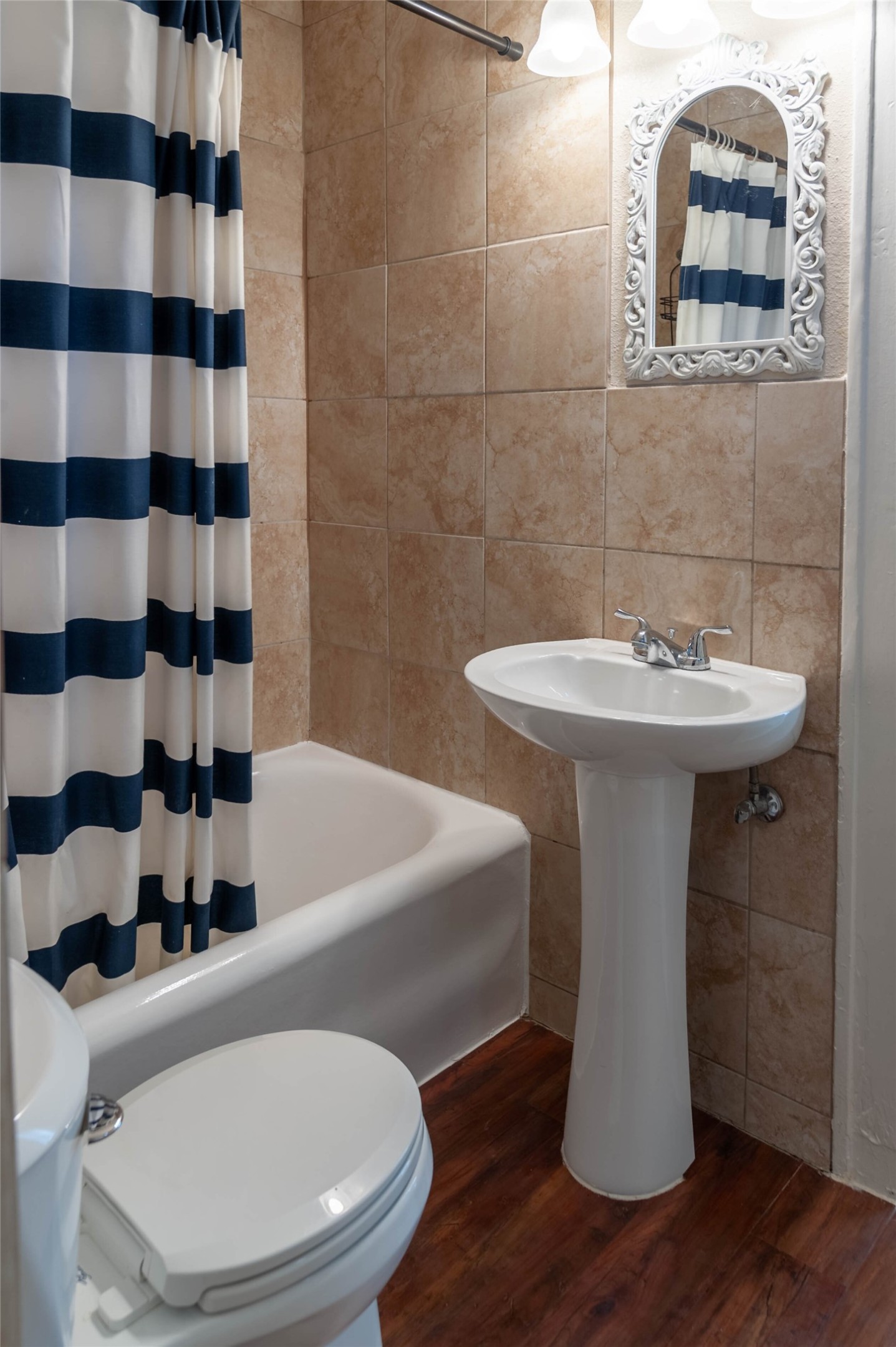 405 West Clay Street, Unit 1 Houston, TX 77019 - Photo 17 of 34 Another view of the bathroom showing the charming pedestal sink, designer mirror and updated light fixture.