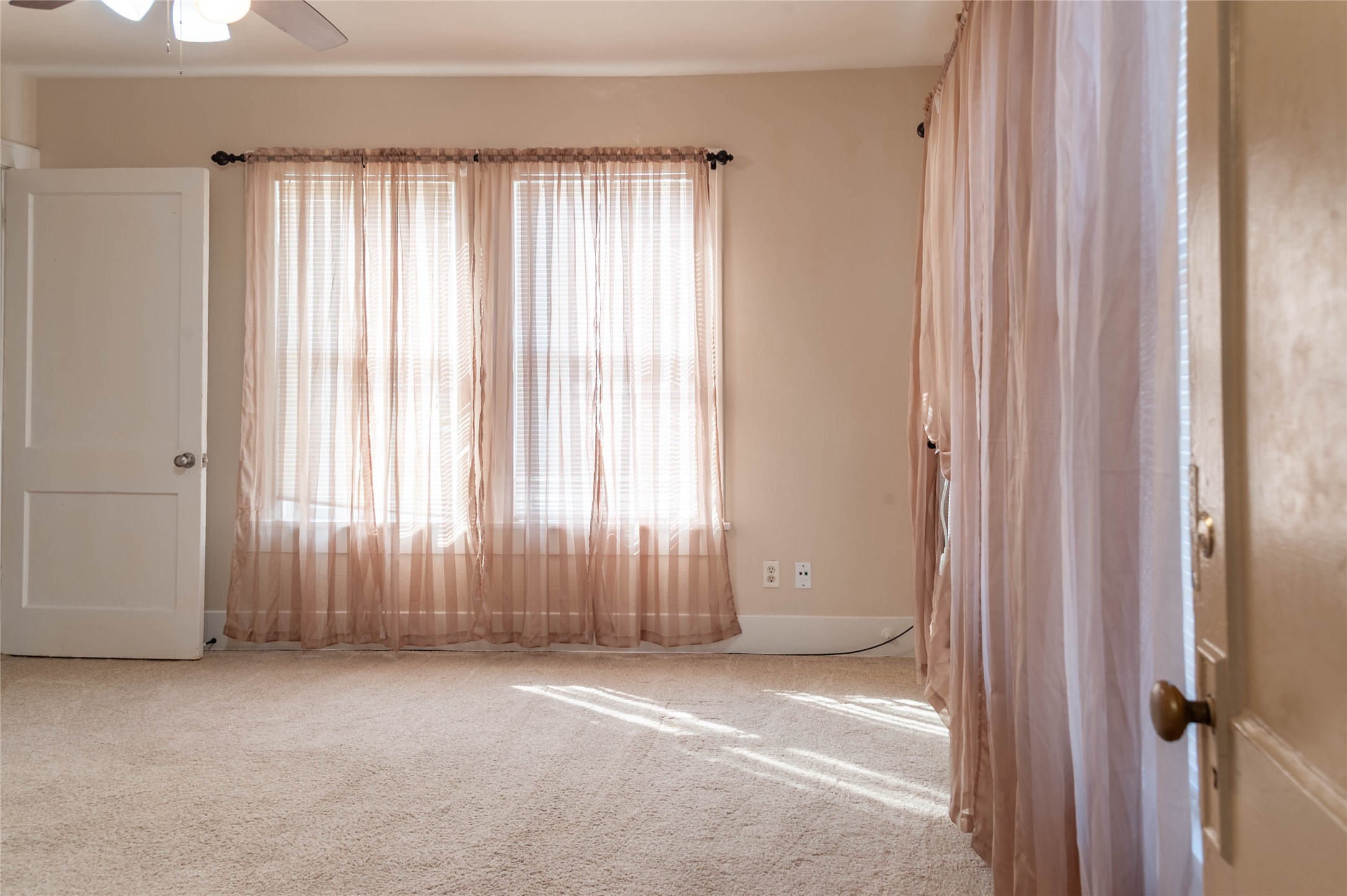 405 West Clay Street, Unit 1 Houston, TX 77019 - Photo 4 of 22 an empty room with windows