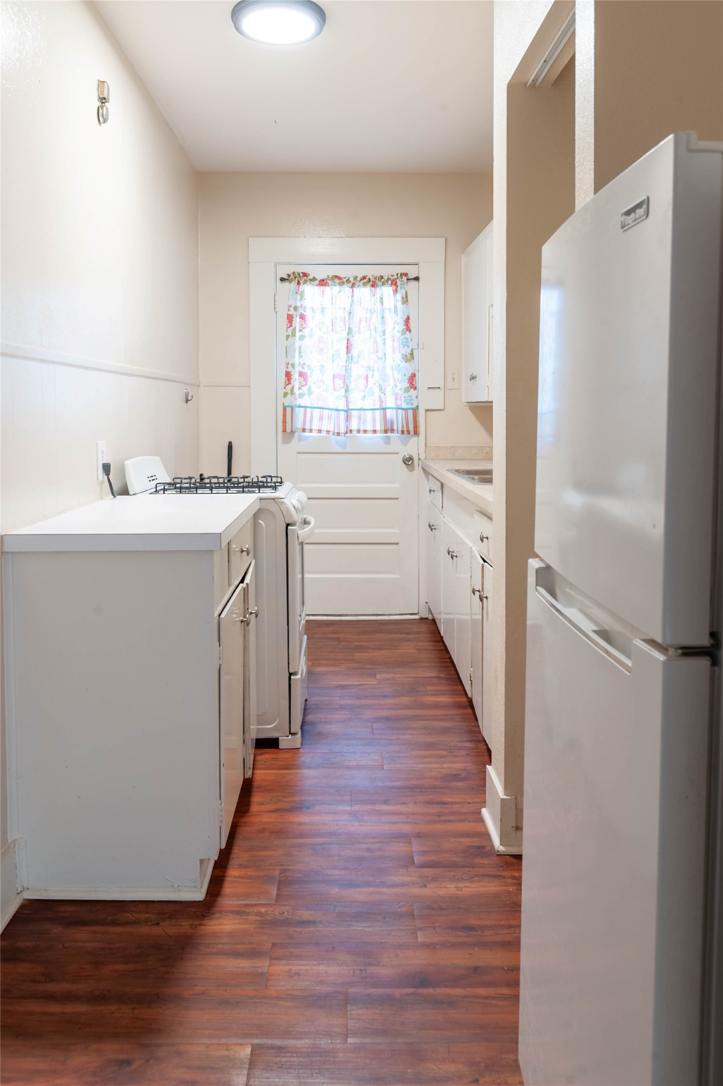 405 West Clay Street, Unit 1 Houston, TX 77019 - Photo 8 of 34 The kitchen features the same beautiful hardwood flooring as the dining room which adds a touch of elegance. There is a refrigerator/freezer included.