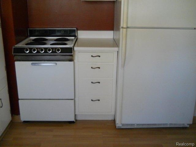1220 Avon Manor Road Rochester, MI 48307 - Photo 9 of 14 261-949592 Kitchen 2.jpg
