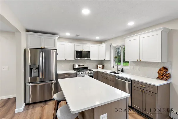 $640,000 | 9095 76th Street Southeast, Alto, MI 49302