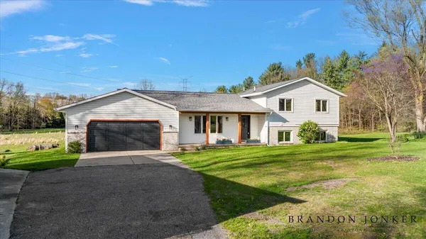 $640,000 | 9095 76th Street Southeast, Alto, MI 49302