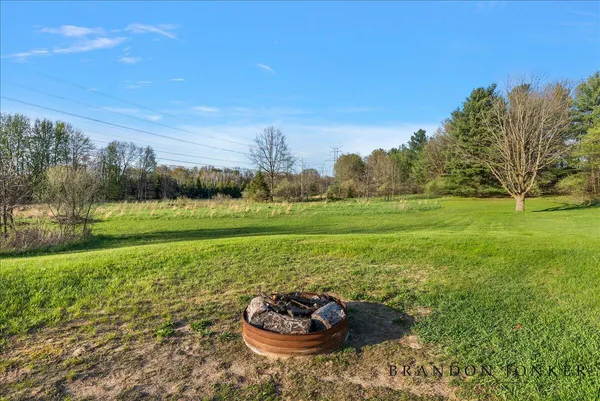 $640,000 | 9095 76th Street Southeast, Alto, MI 49302