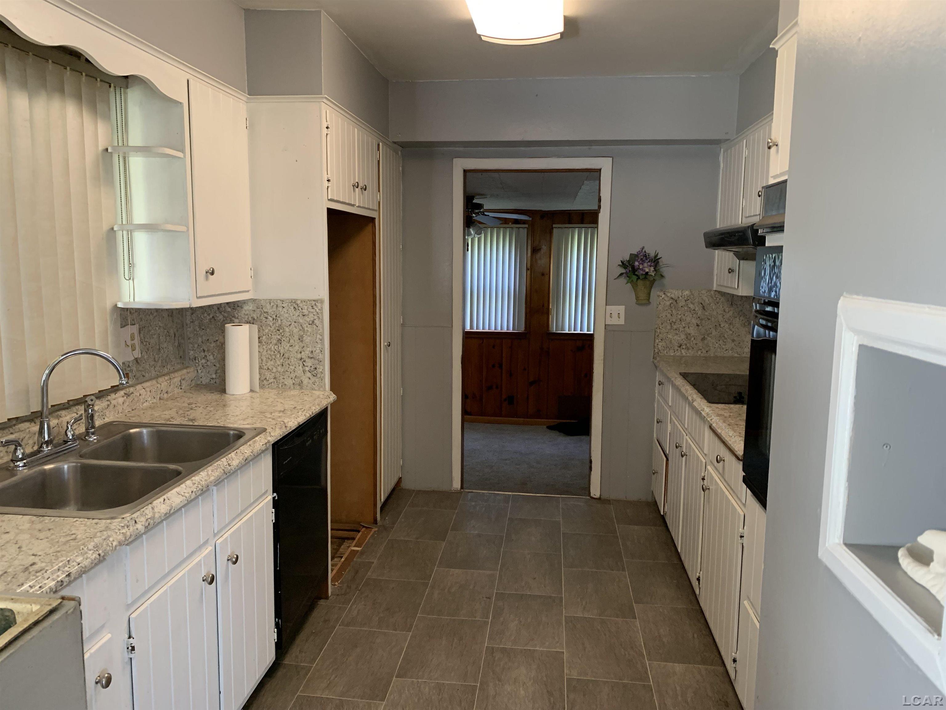 709 Loveland Road Adrian, MI 49221 - Photo 11 of 24