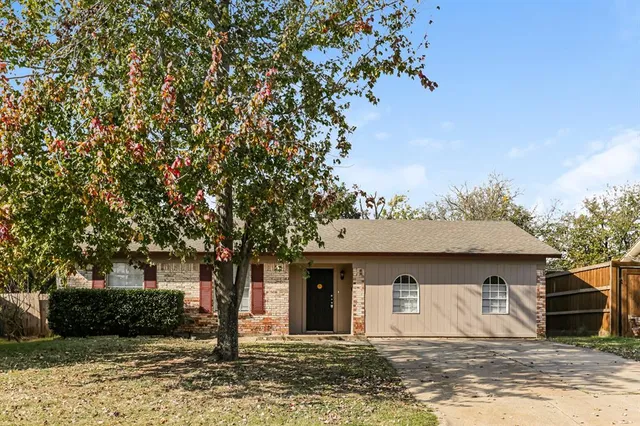 $1,640 | 1602 Geraldine Lane, Arlington, TX 76010