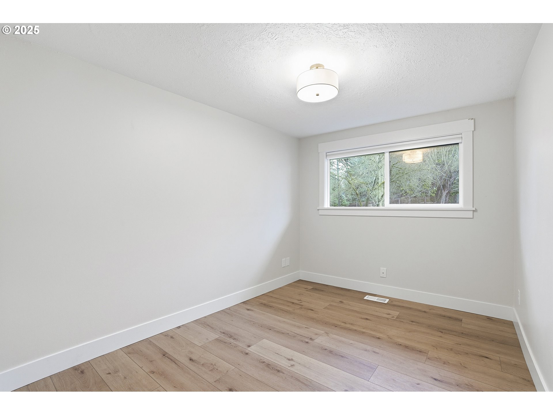 20305 Southwest 86th Avenue Tualatin, OR 97062 - Photo 25 of 43