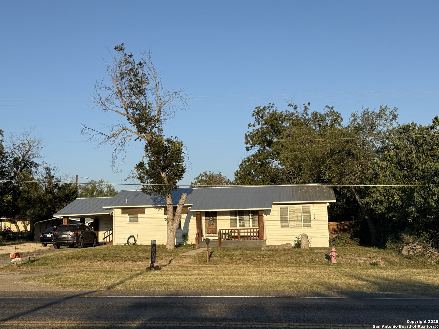 932 South Getty Street Uvalde, TX 78801 - Photo 4 of 17 a front view of a house with a yard