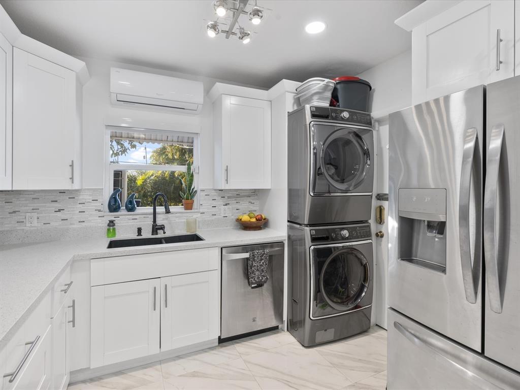 9232 Harding Avenue Surfside, FL 33154 - Photo 11 of 24