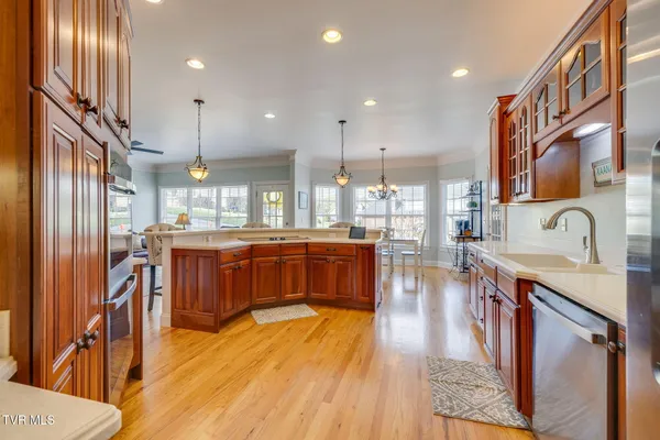$990,000 | 1 Honeysuckle Court, Johnson City, TN 37615