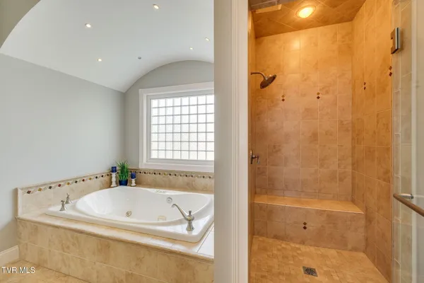 $990,000 | 1 Honeysuckle Court, Johnson City, TN 37615