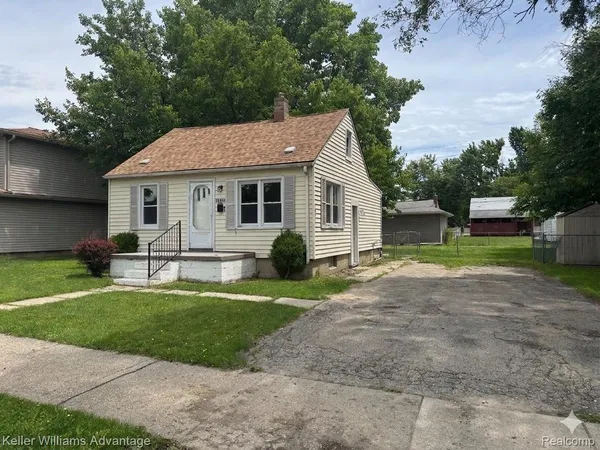 $129,900 | 25858 Leach Street, Roseville, MI 48066