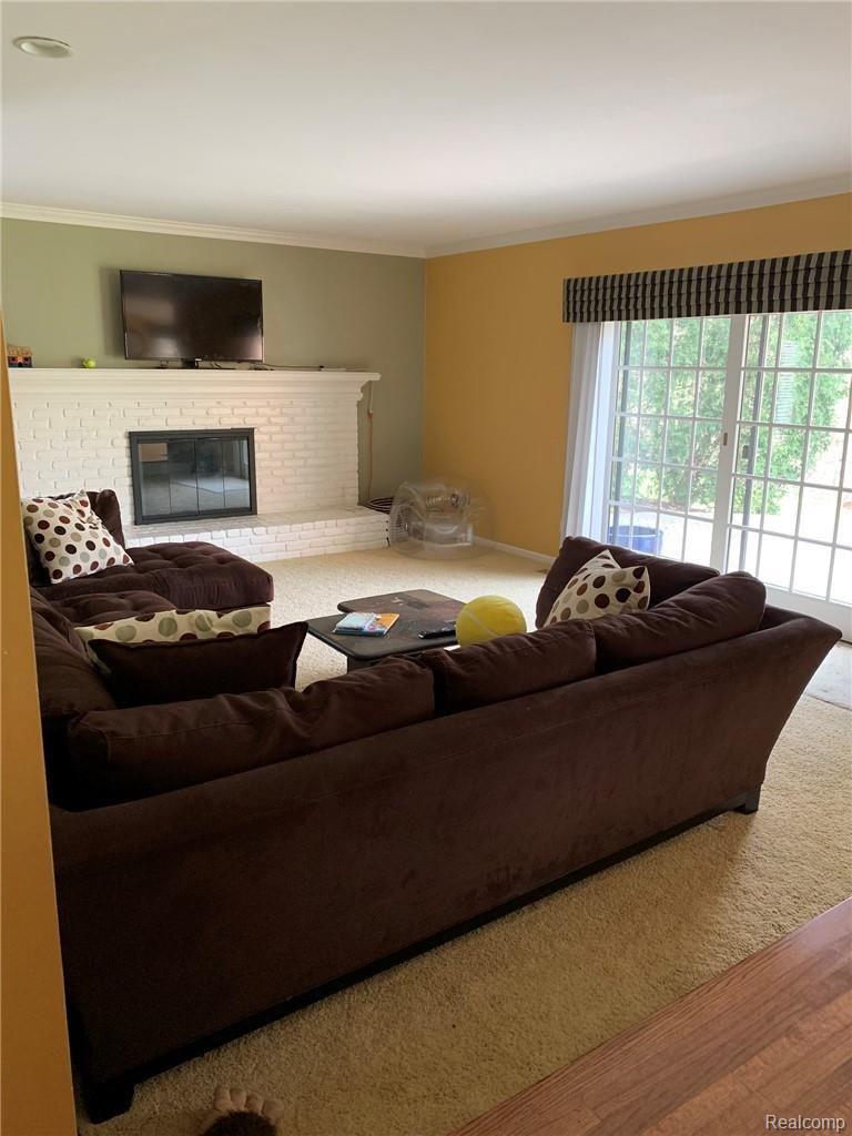 829 Stag Ridge Road Rochester, MI 48309 - Photo 3 of 27 IMG_0378.JPEG