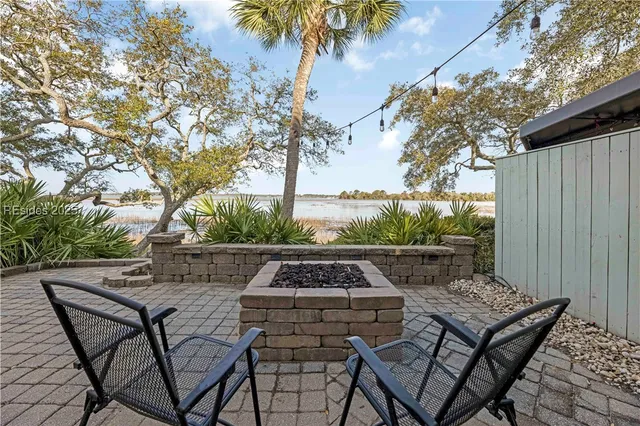 $575,000 | 2 William Hilton Parkway, Unit 302, Hilton Head Island, SC 29926