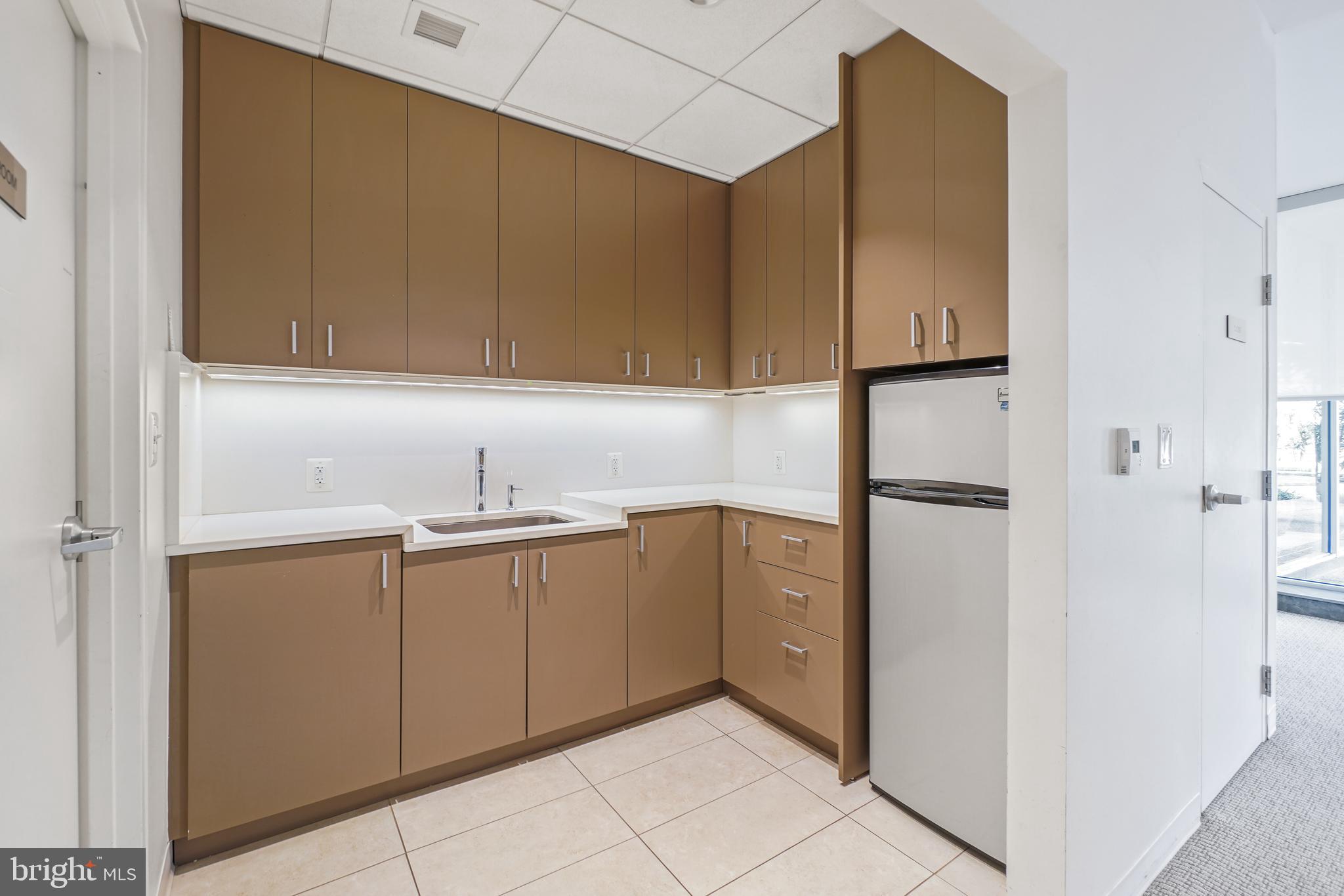 2475 Virginia Avenue Northwest, Unit 728 Washington, DC 20037 - Photo 27 of 32 a kitchen with a sink and refrigerator