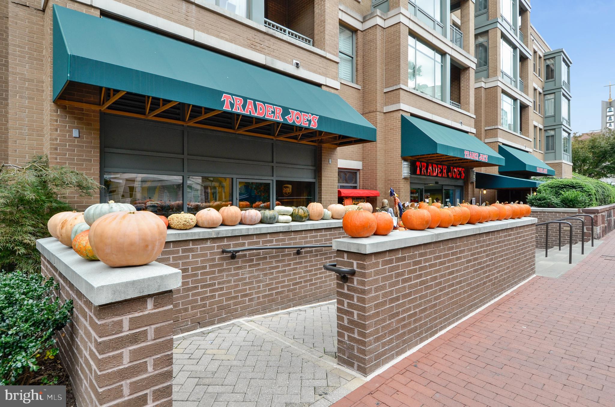 2475 Virginia Avenue Northwest, Unit 728 Washington, DC 20037 - Photo 32 of 32 a view of a chairs and tables in the patio