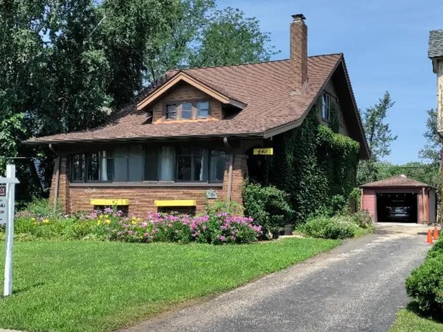 $2,550 | 440 South Street, Elgin, IL 60123