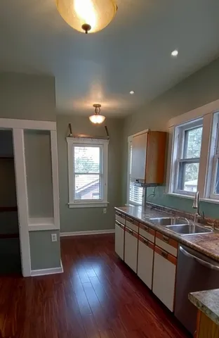 $2,550 | 440 South Street, Elgin, IL 60123